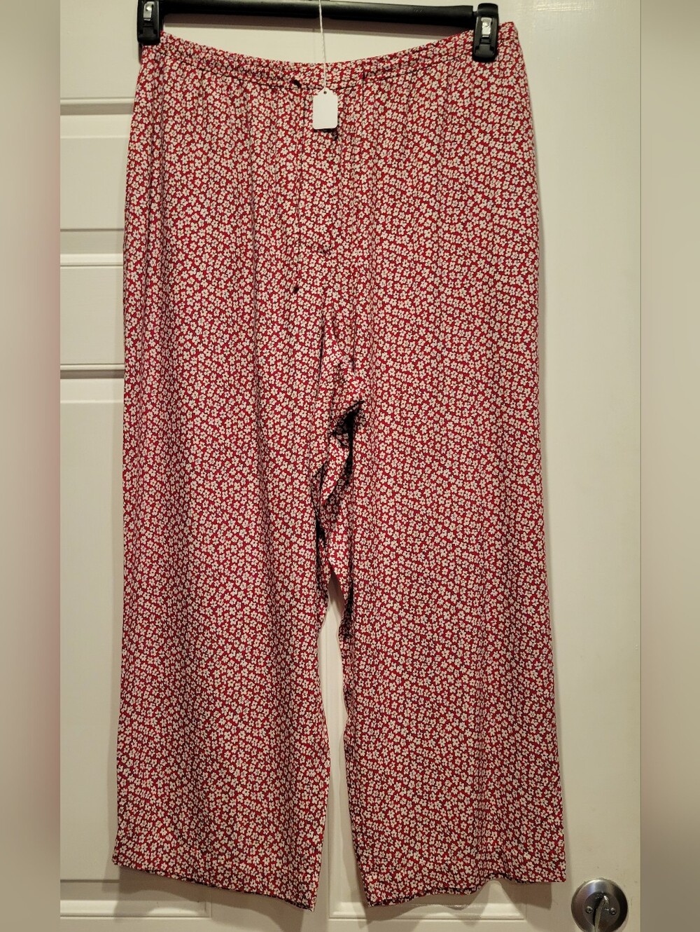 Casual Corner Red Floral Wide-Leg Pants
